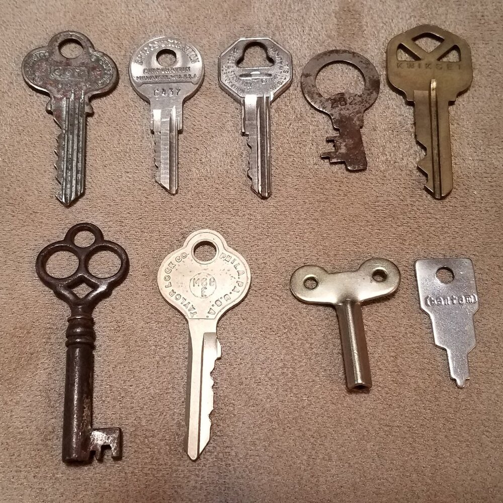 Vintage Misc Keys Lot of 9